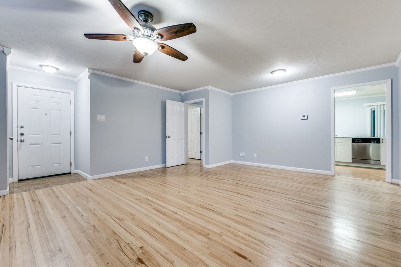 8120 Hunnicut Rd - Photo 3 of 24