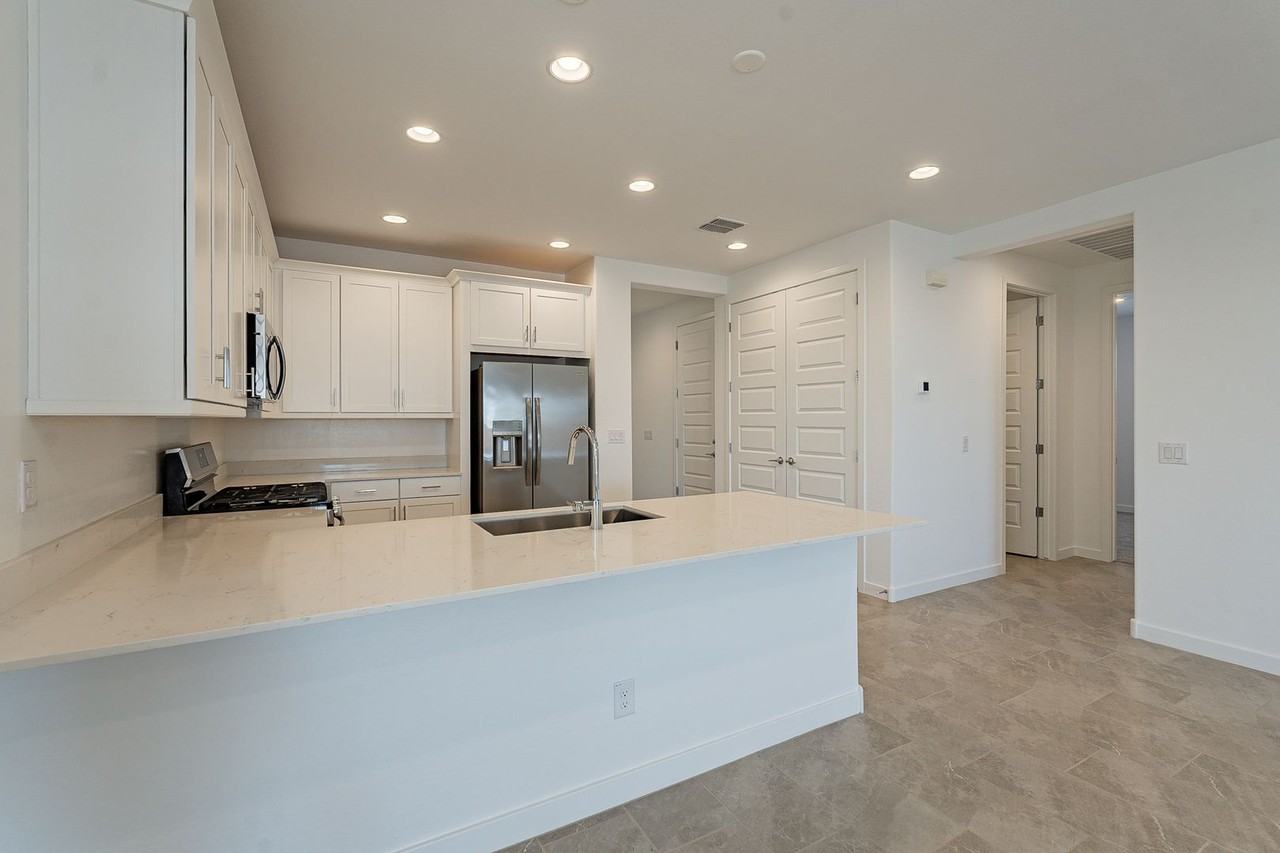 2079 W Sierra Sunset Trl - Photo 3 of 45