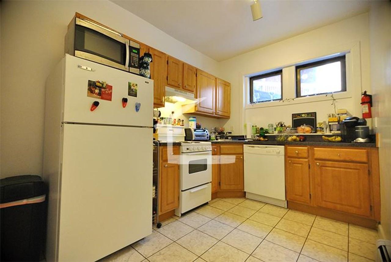 1954 Beacon St - Photo 5 of 7