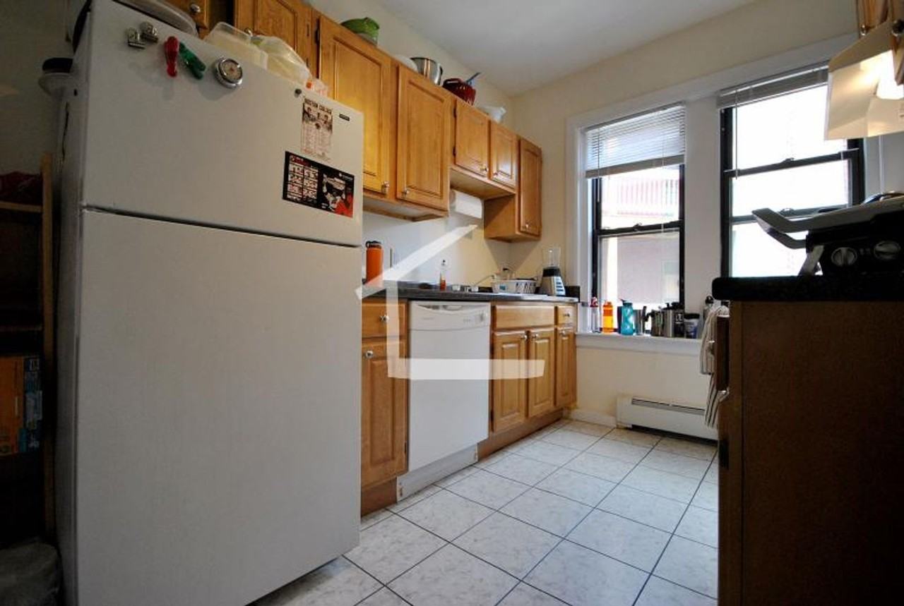 1970 Beacon St - Photo 5 of 8