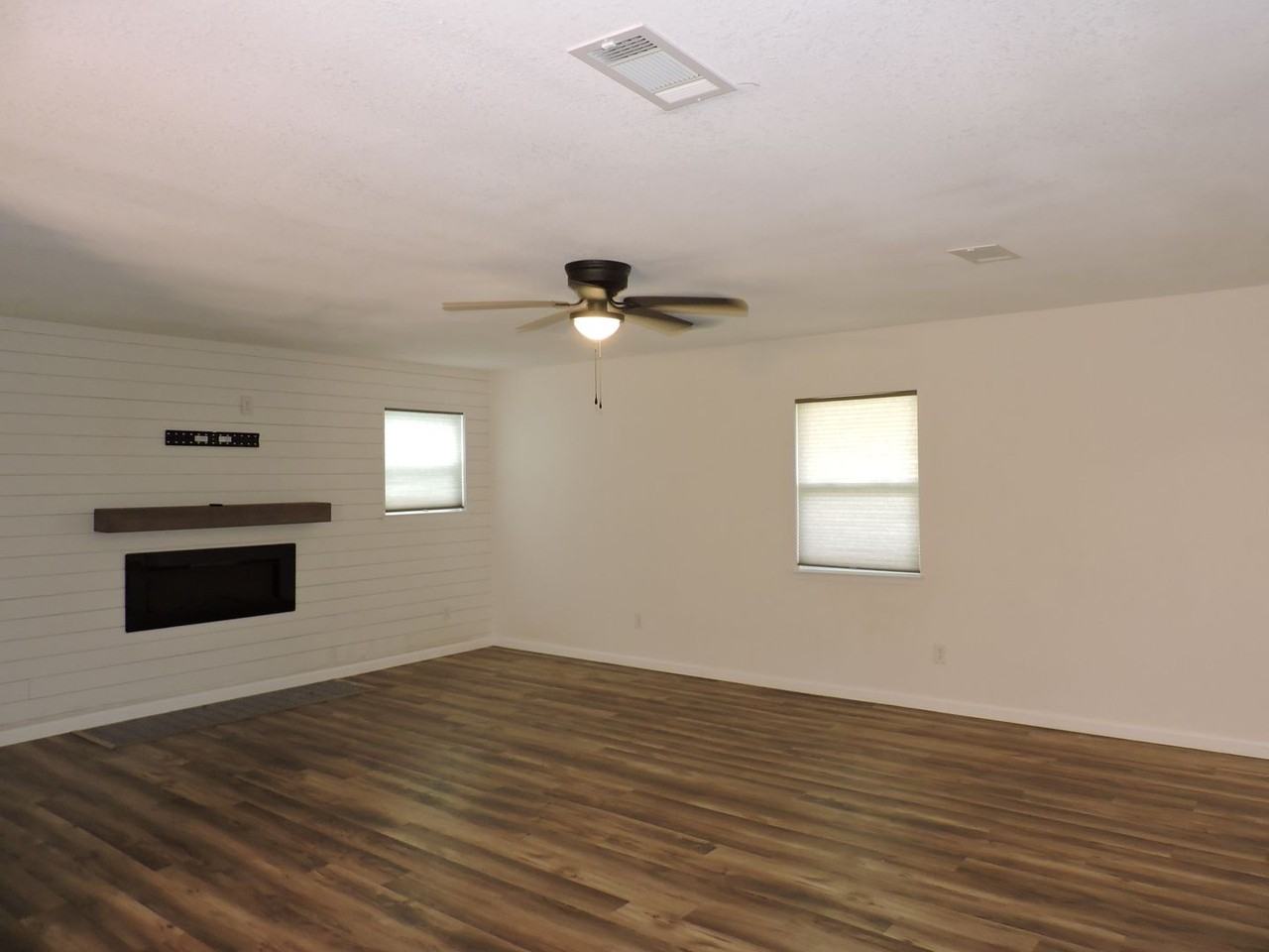 7545 Sandy Creek Dr - Photo 3 of 23