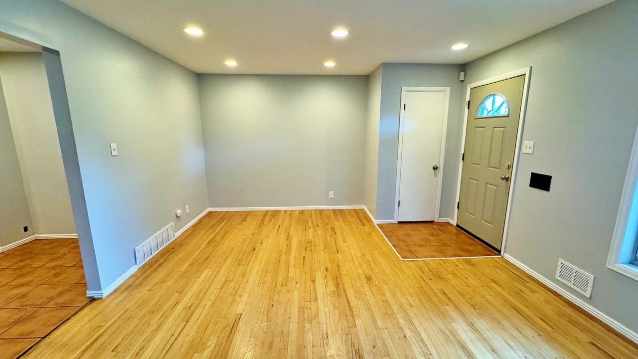 6644 S Race Cir E - Photo 3 of 23