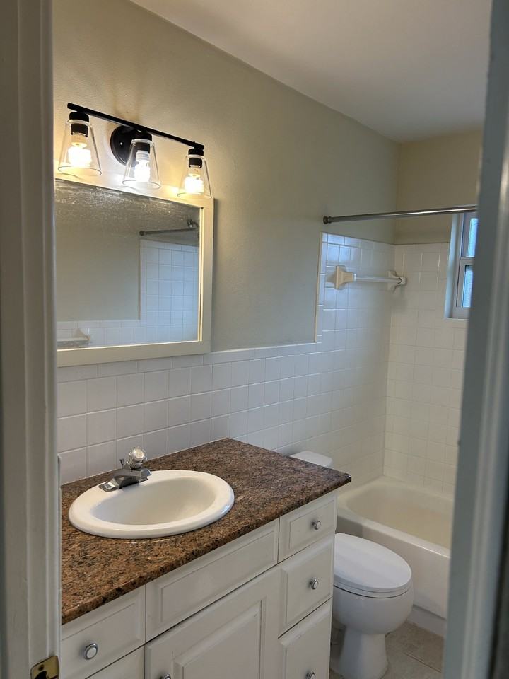 4905 Union St N - Photo 2 of 13