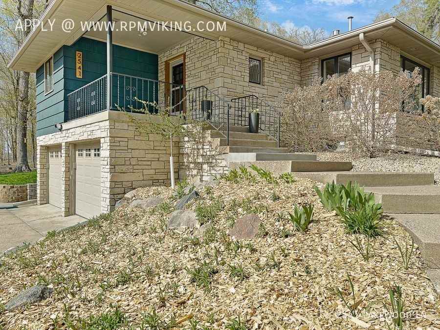 2541 Lakewood Ln - Photo 2 of 38