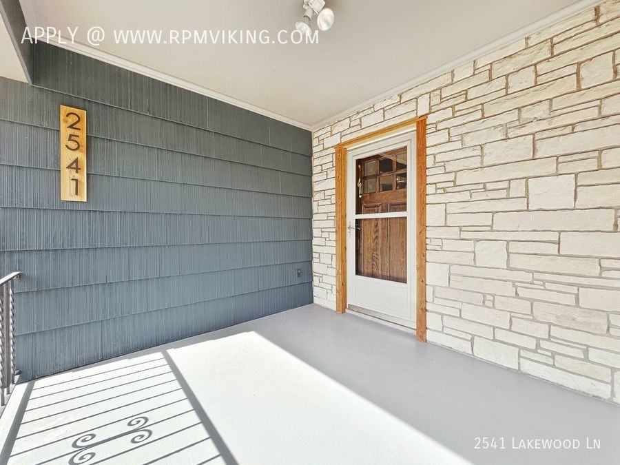 2541 Lakewood Ln - Photo 3 of 38