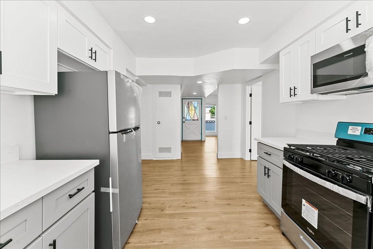 1720 W 85th St #03 - Photo 2 of 22