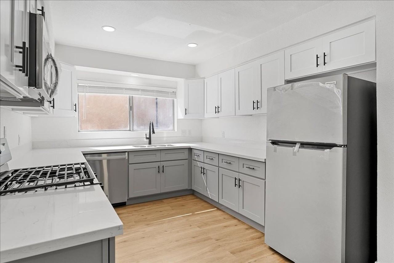 1720 W 85th St #03 - Photo 3 of 22