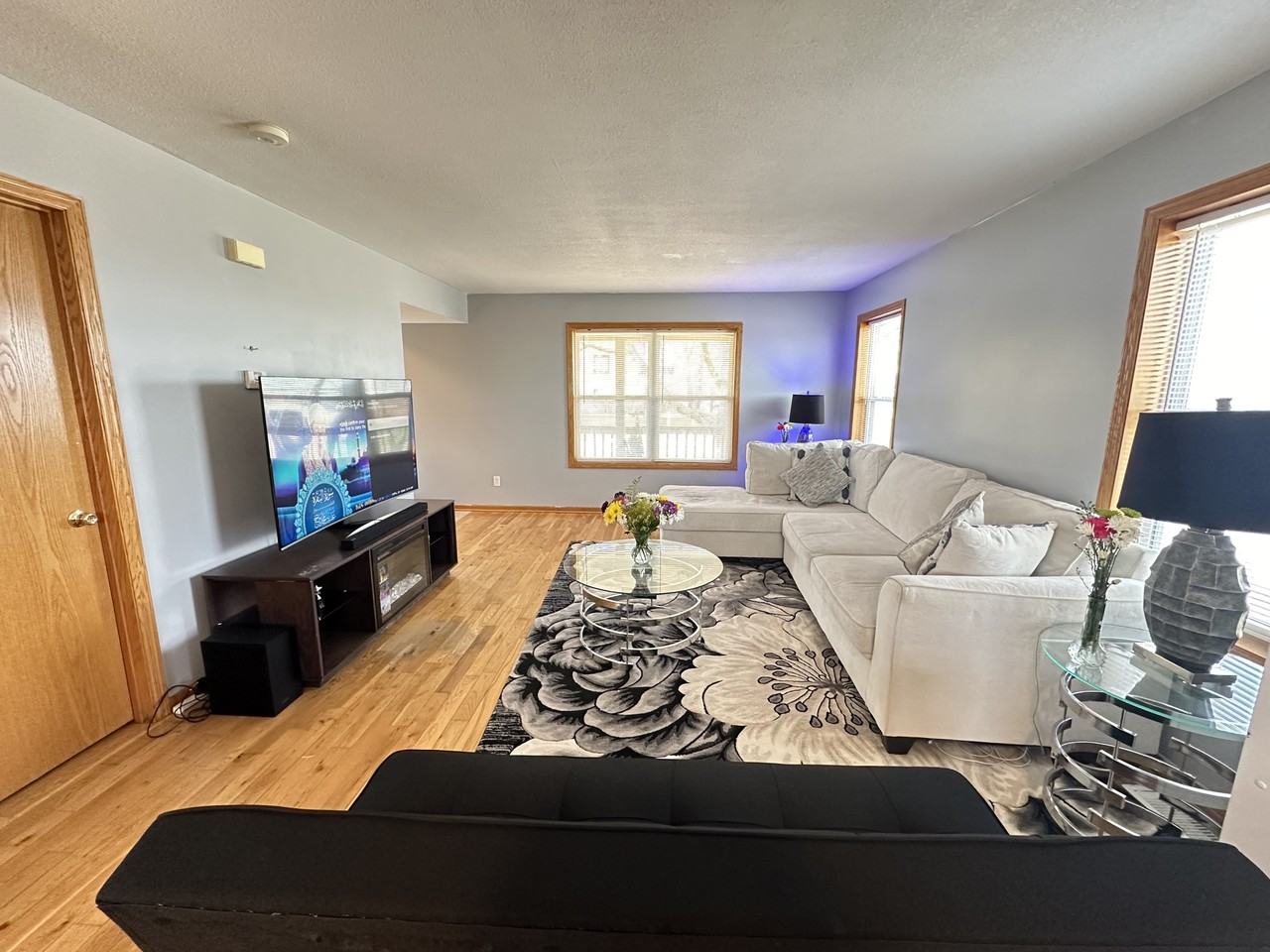 2549 4th St Ne #B - Photo 3 of 10