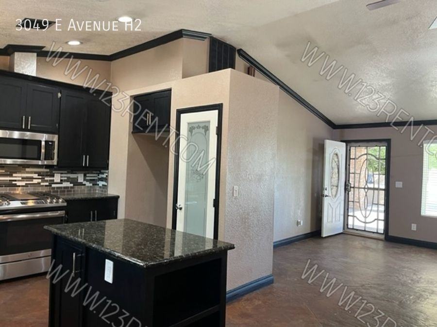 3049 E Avenue H2 - Photo 4 of 16