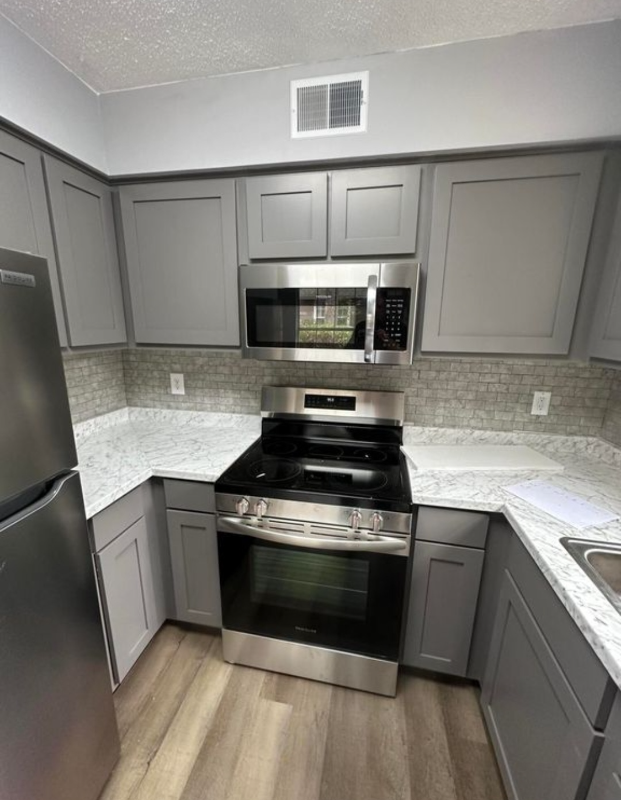 120 Luden Dr #D - Photo 2 of 12