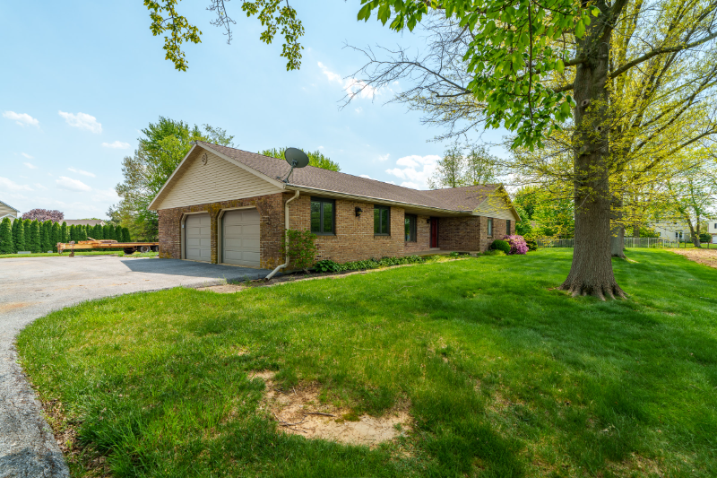 740 Lincoln Gardens Rd - Photo 2 of 20