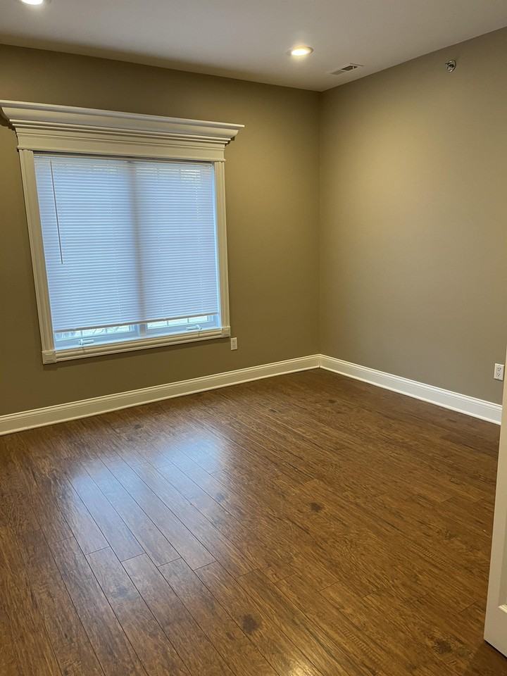 Lions Gate - Photo 4 of 26