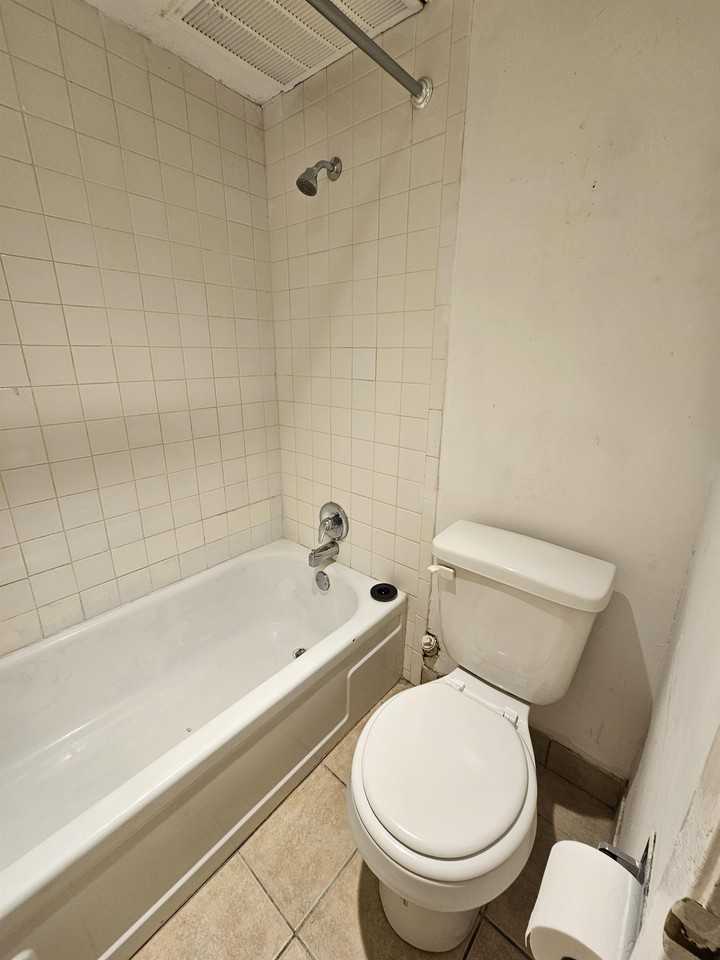 Hawthorne Street 425 - Photo 3 of 5