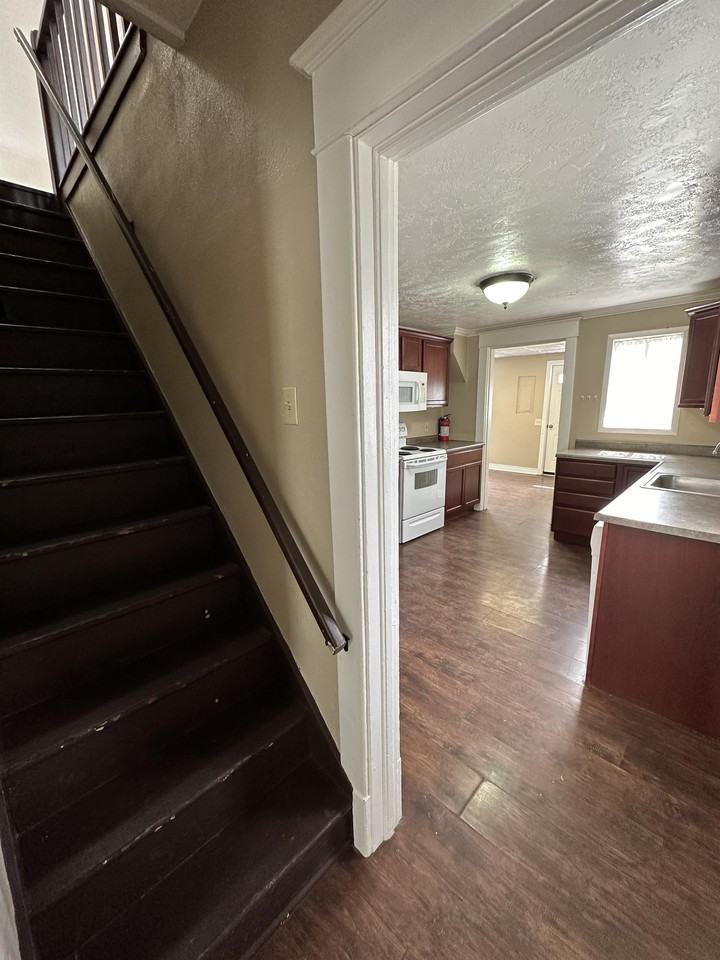 708 4th Ave S #1 - Photo 7 of 28