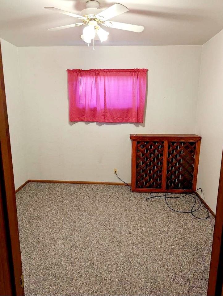 718 Hannah Street - 2apt 2 #2 - Photo 3 of 7