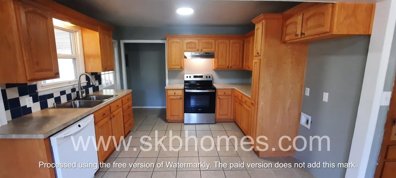 501 W 3rd St #1 - Photo 2 of 8