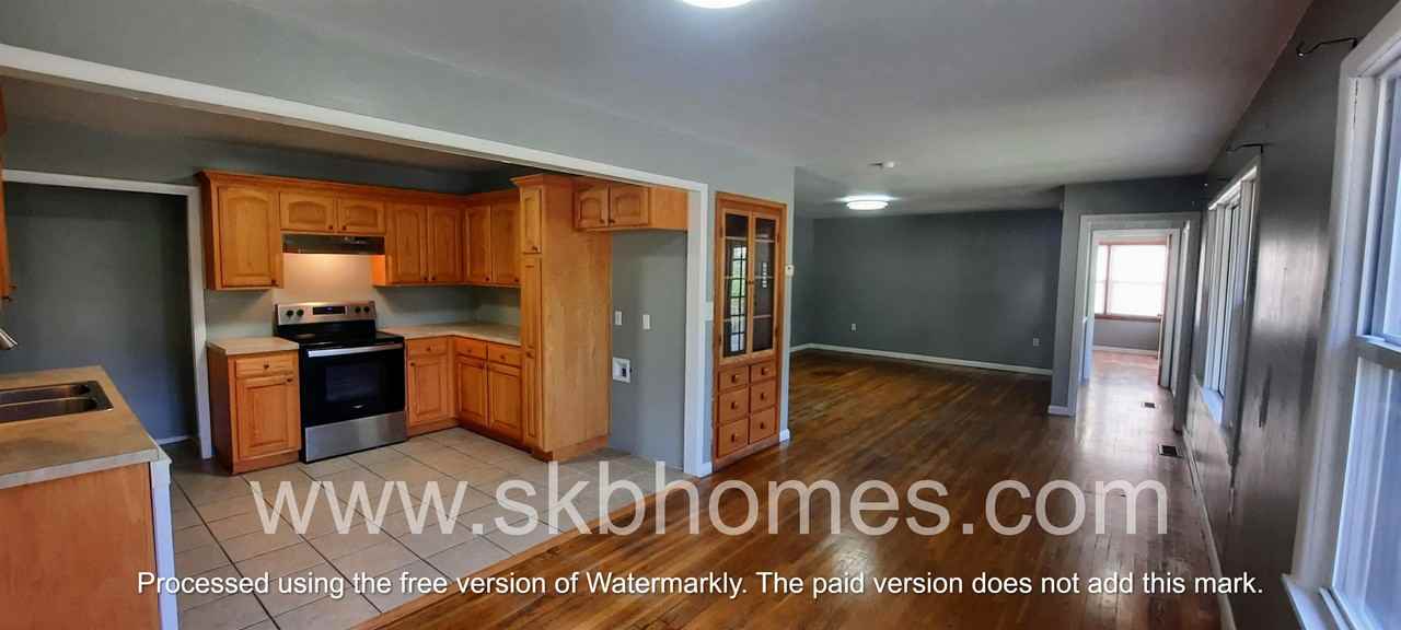 501 W 3rd St #1 - Photo 3 of 8