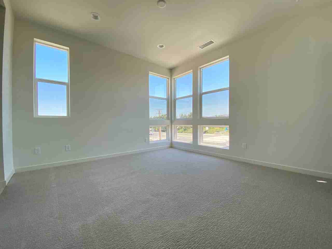 115 Fable - Photo 6 of 20