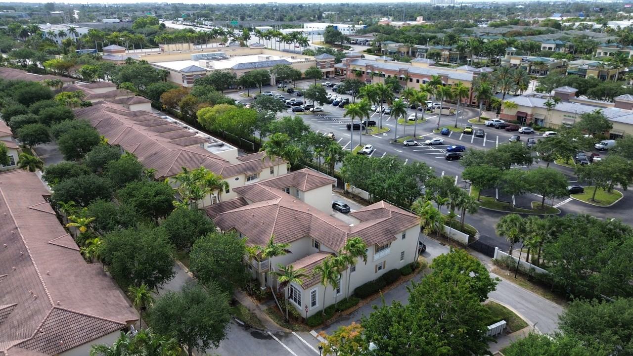 2397 Nw 7th St - Photo 2 of 37