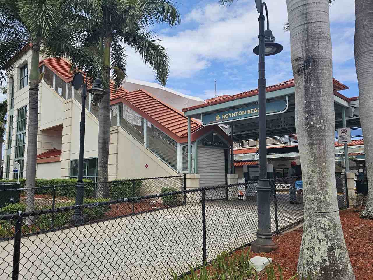 2397 Nw 7th St - Photo 3 of 37