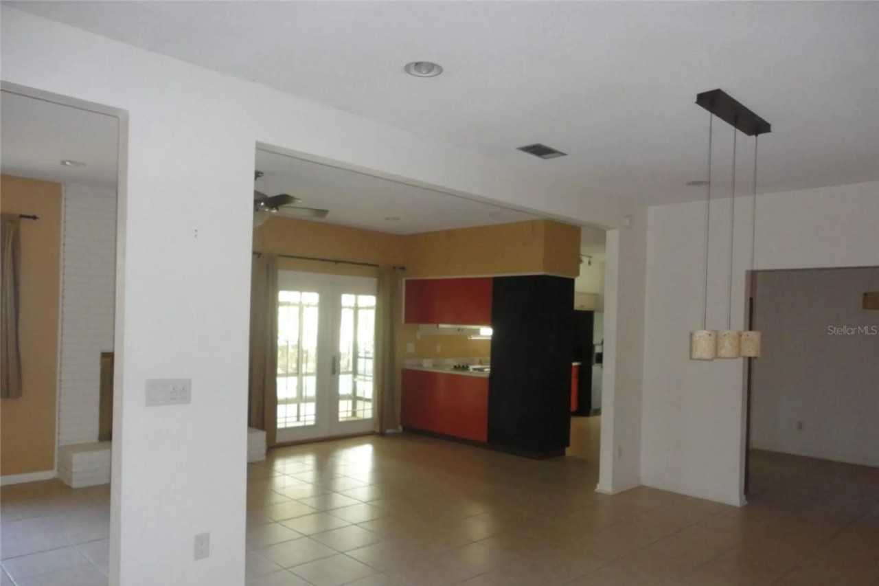 1725 Nw 22nd St - Photo 2 of 29