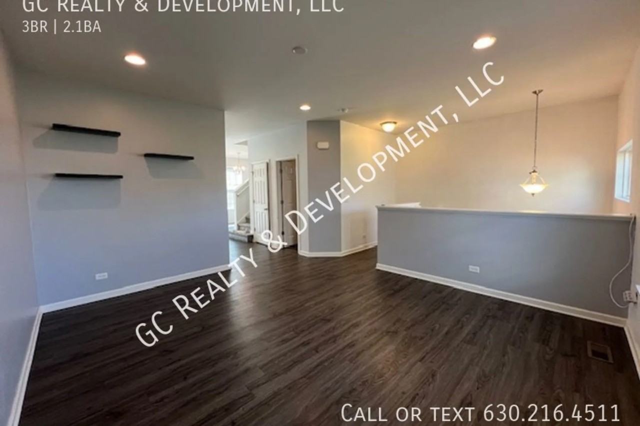 419 Town Center Blvd - Photo 2 of 31