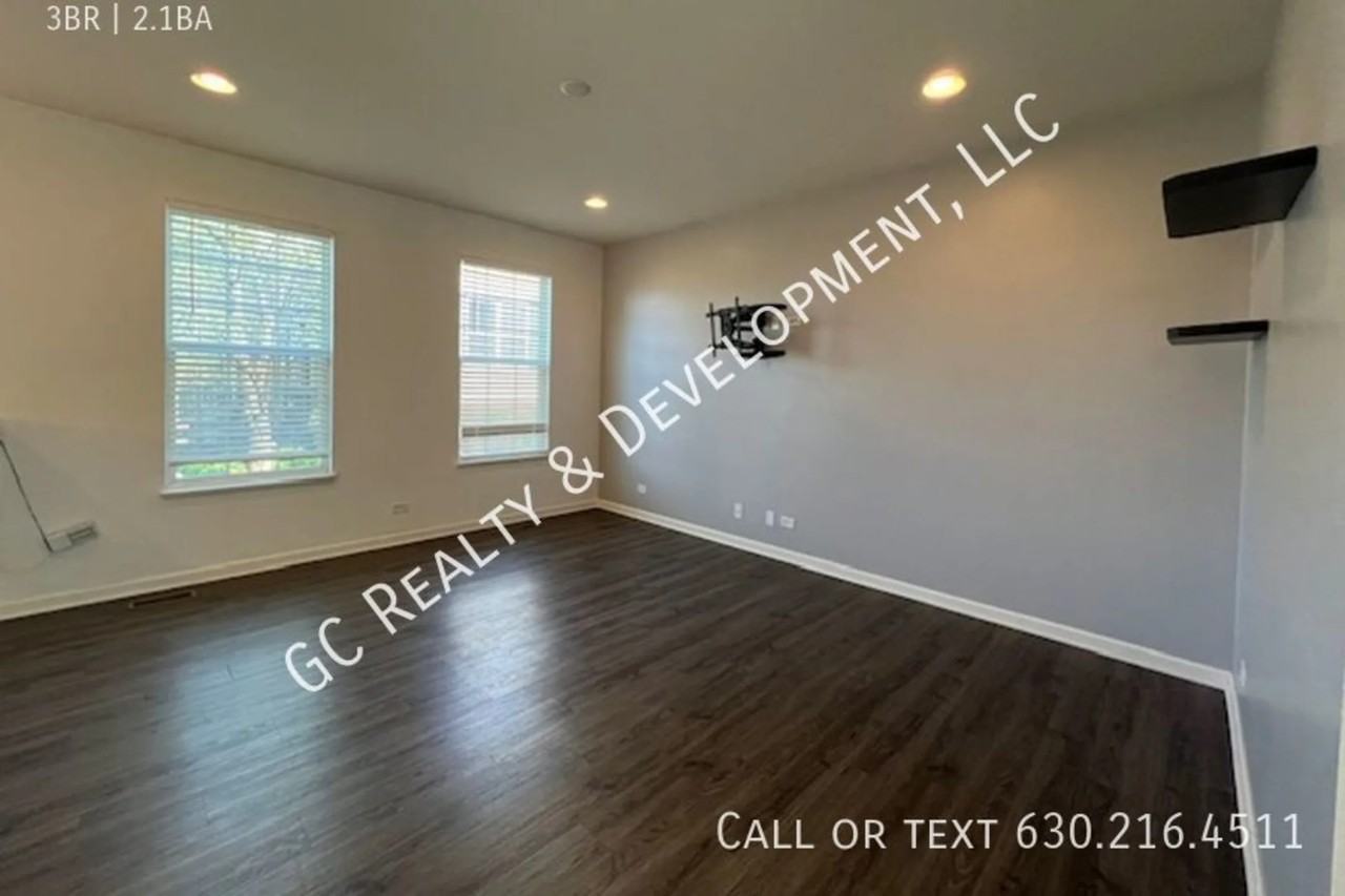 419 Town Center Blvd - Photo 3 of 31