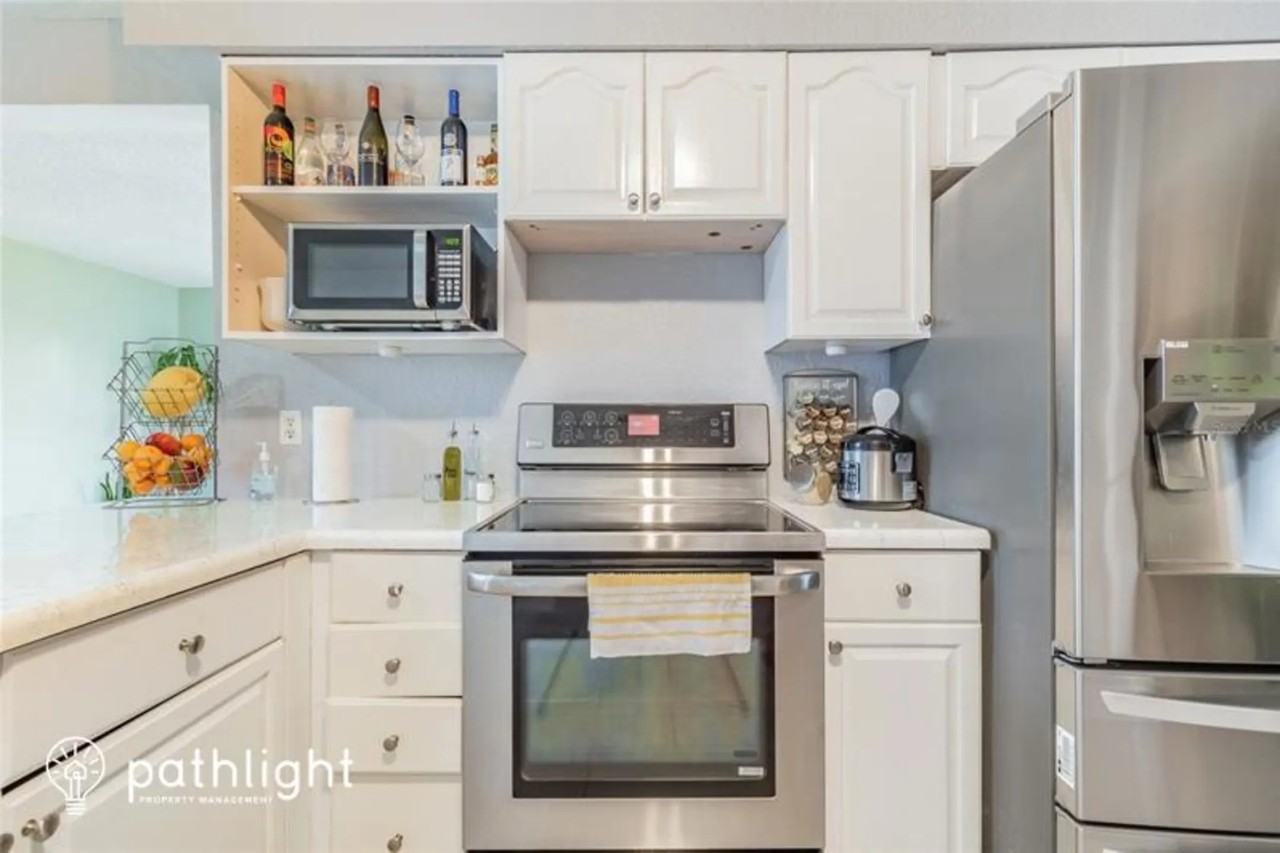 1231 W 9th St - Photo 3 of 13