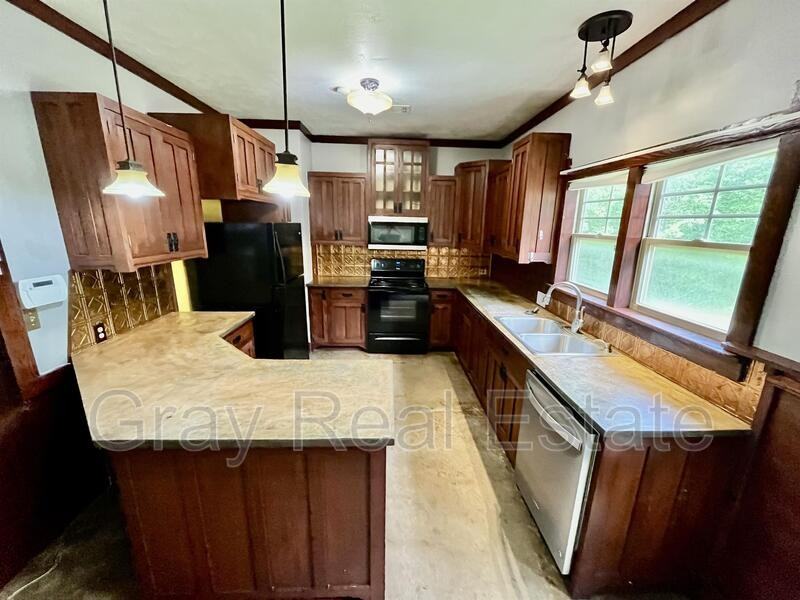 17130 County Road 3518 - Photo 3 of 14