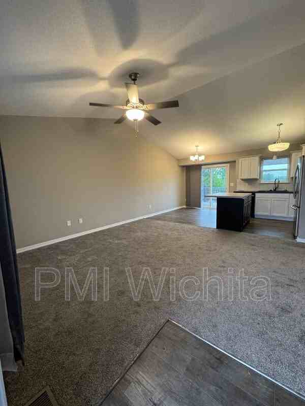 5407 S Meadowview Ct - Photo 2 of 14