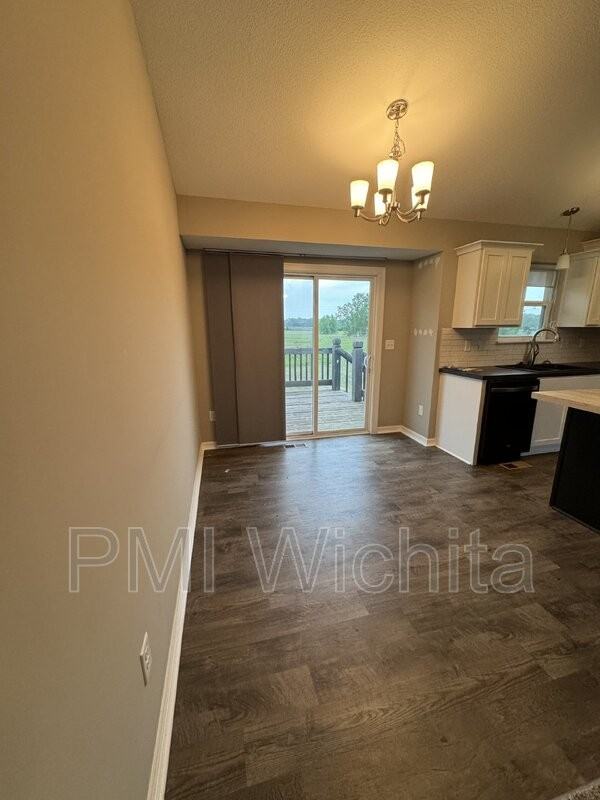 5407 S Meadowview Ct - Photo 3 of 14