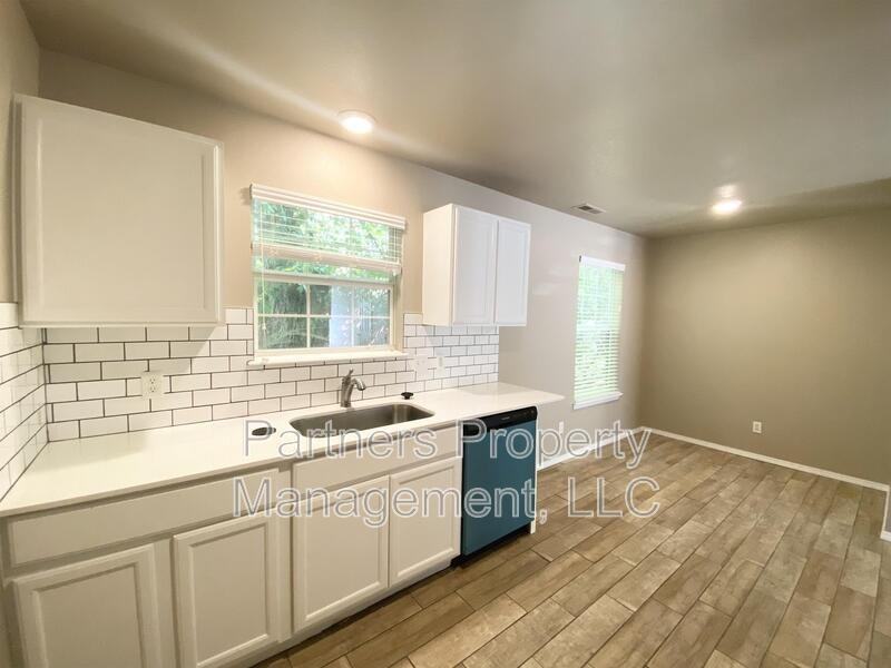 1526 N Addington Ave - Photo 2 of 14