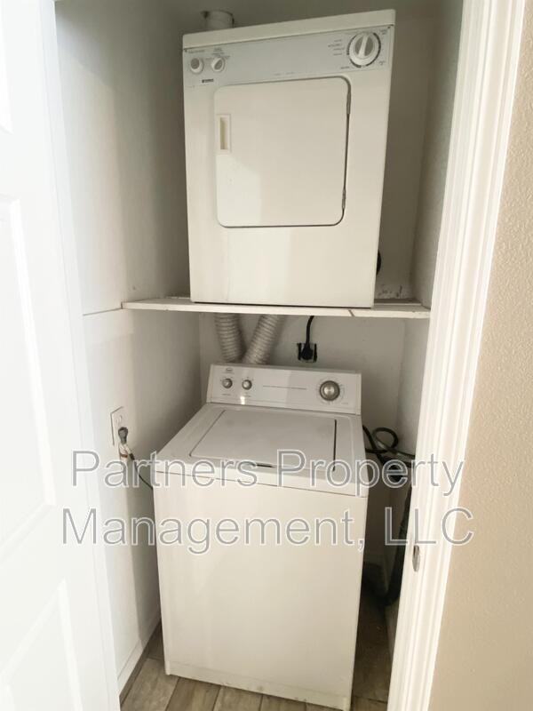 1526 N Addington Ave - Photo 4 of 14