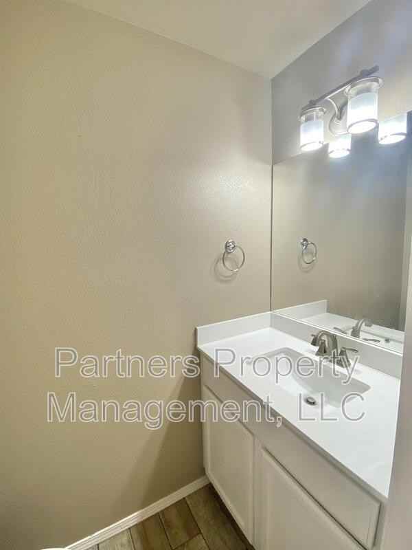 1526 N Addington Ave - Photo 5 of 14