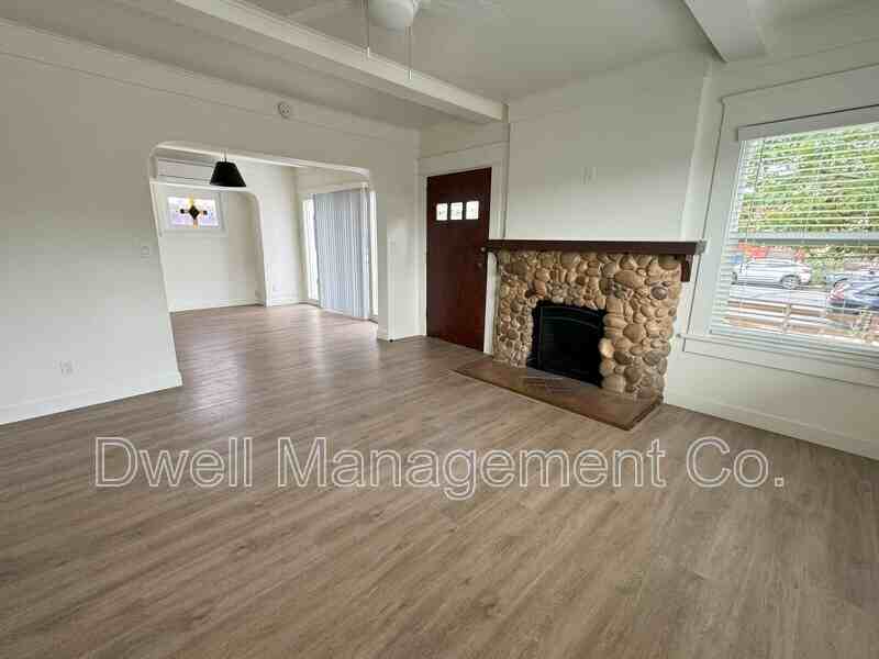 1504 Dale St - Photo 2 of 22