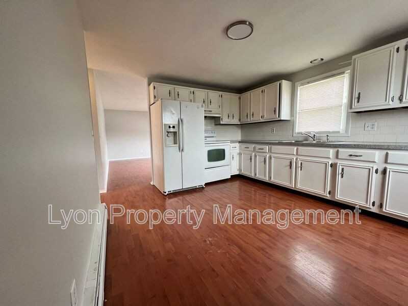 103 Enfield St - Photo 2 of 13