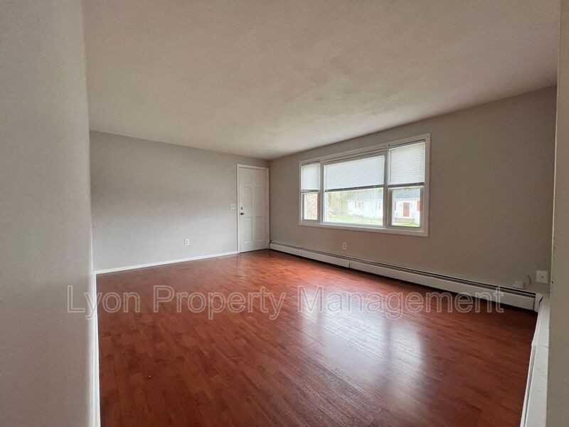 103 Enfield St - Photo 5 of 13