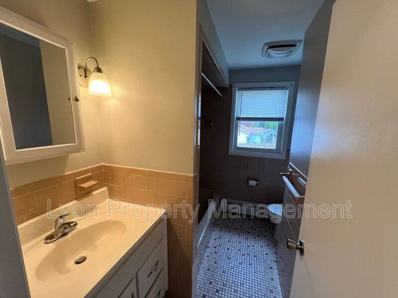 103 Enfield St - Photo 7 of 13