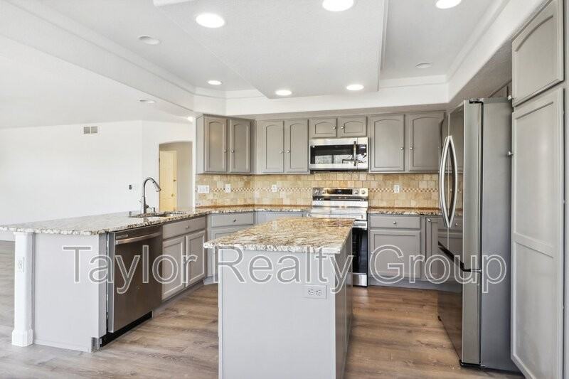 20875 E 49th Ave - Photo 2 of 25