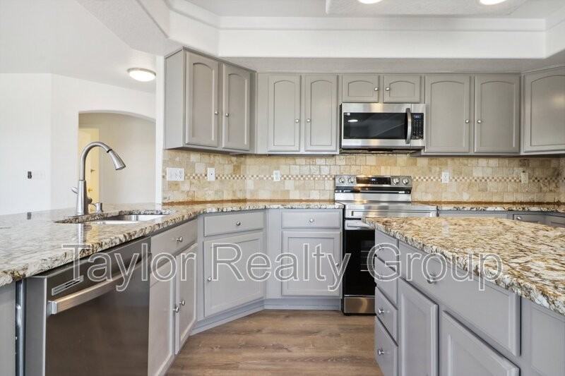 20875 E 49th Ave - Photo 4 of 25