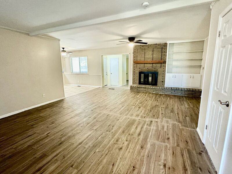 10921 E 25th St - Photo 3 of 35