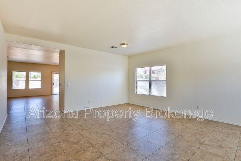 2736 W Mineral Butte Dr - Photo 4 of 29
