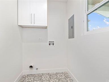 2405 Juniper Ave - Photo 2 of 20