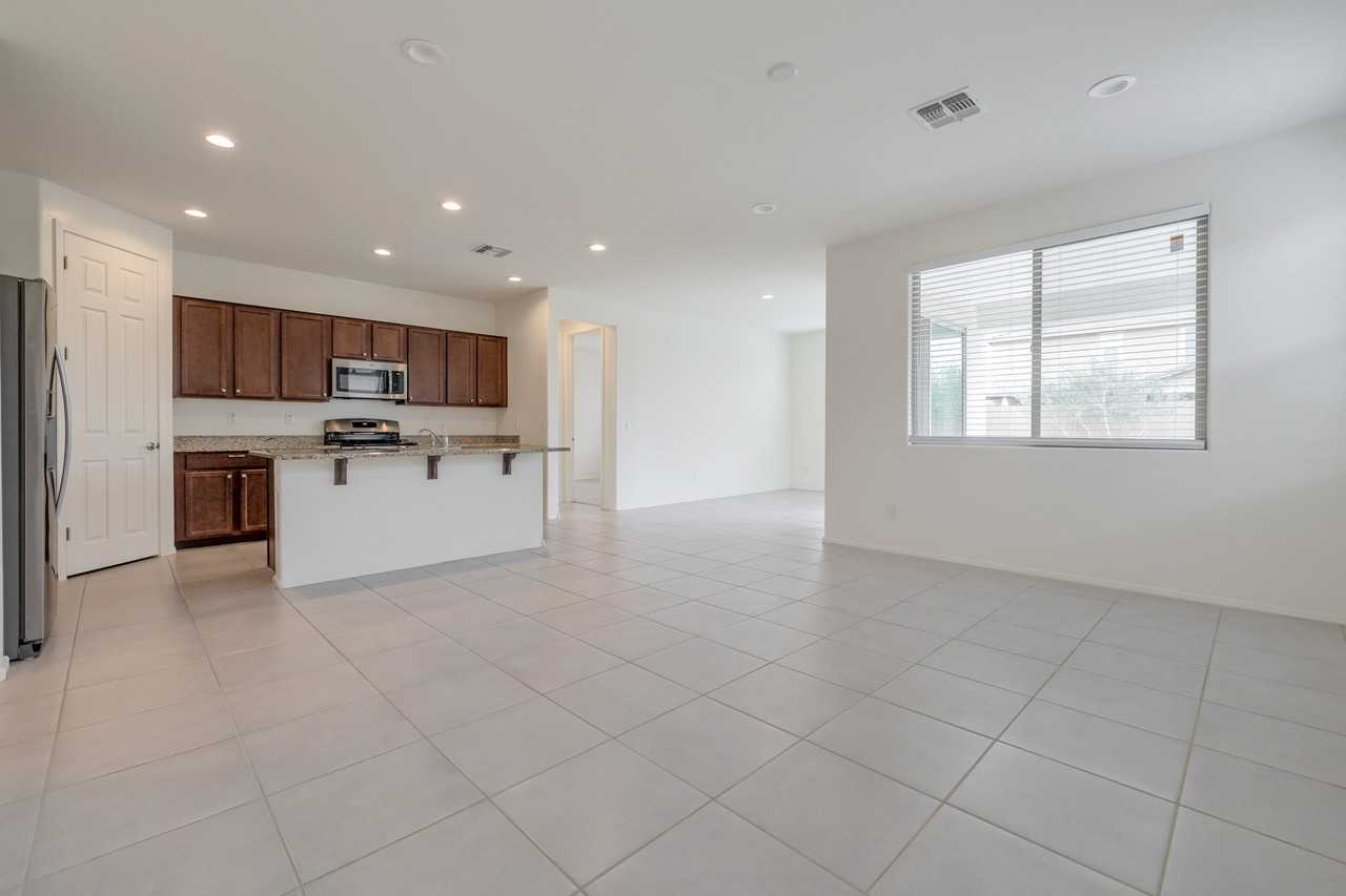 16614 W Shangri La Rd - Photo 3 of 15