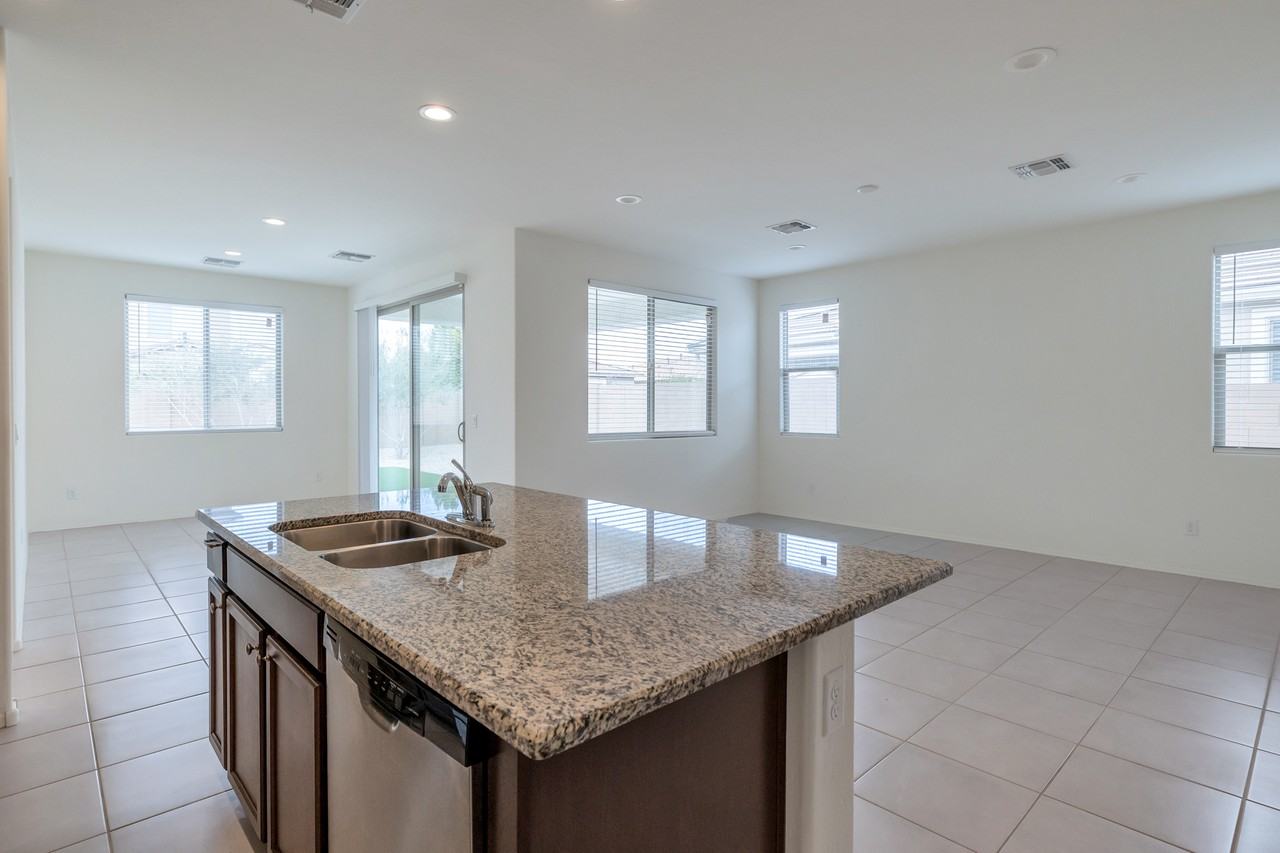 16614 W Shangri La Rd - Photo 4 of 15