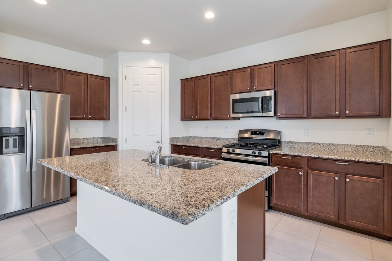 16614 W Shangri La Rd - Photo 5 of 15