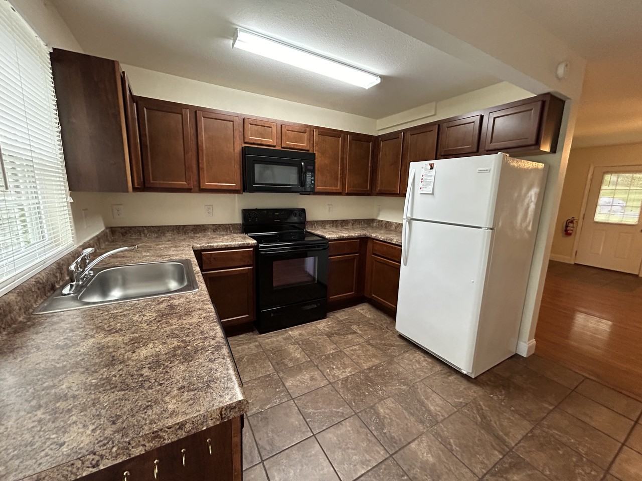 128 Leach Dr - Photo 2 of 12