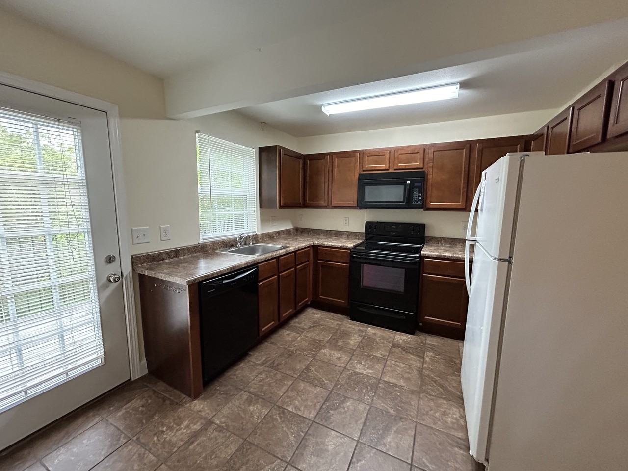 128 Leach Dr - Photo 3 of 12