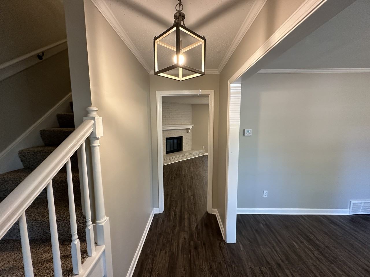 4742 Roswell Dr - Photo 3 of 25