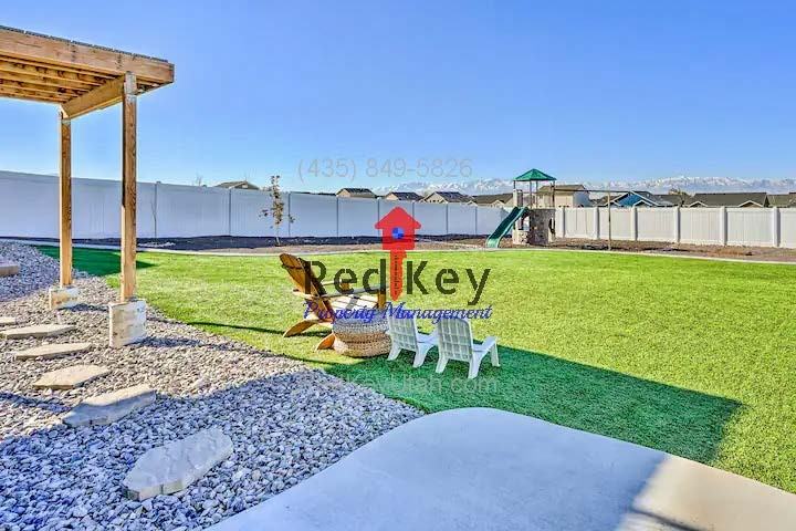 8285 N Lakeshore Dr - Photo 3 of 6